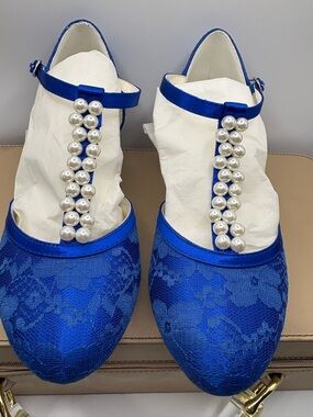 Girls Royal Blue Lace Pearl T-Strap Kitten Heal Dress Shoes. Size 3-3 1-2